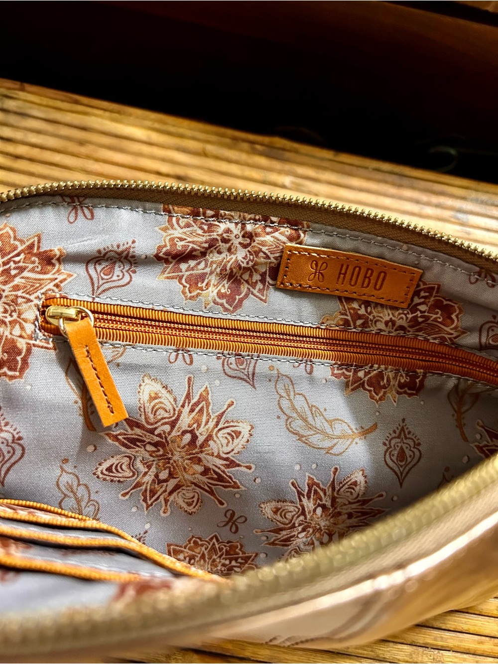 HOBO Metallic Rose Brown Sable Wristlet🤎 - Picture 9 of 16